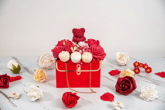Amour Rouge | Luxury Candle Bouquet in Kraft Bag